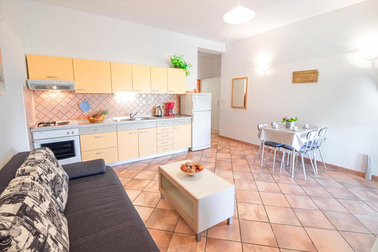 Apartments Sandra Kornić Екстериор снимка