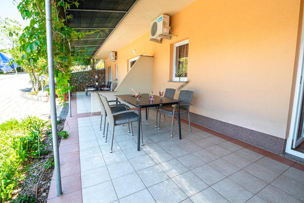 Apartments Sandra Kornić Екстериор снимка