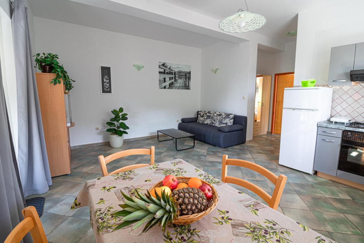 Apartments Sandra Kornić Екстериор снимка