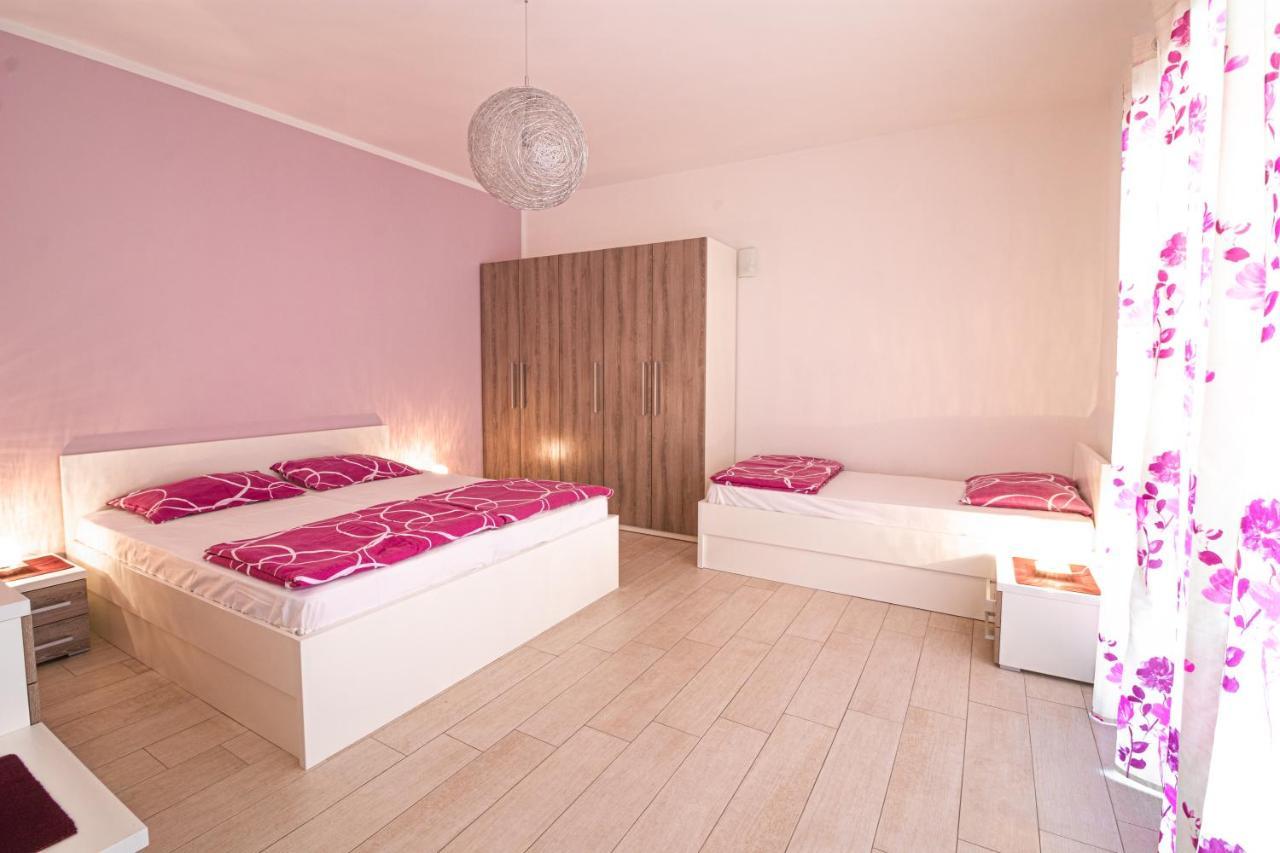 Apartments Sandra Kornić Екстериор снимка