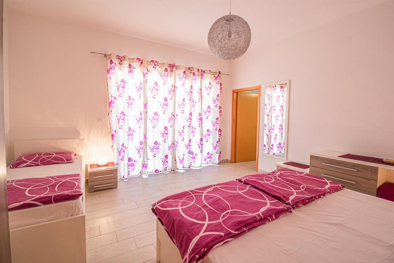 Apartments Sandra Kornić Екстериор снимка