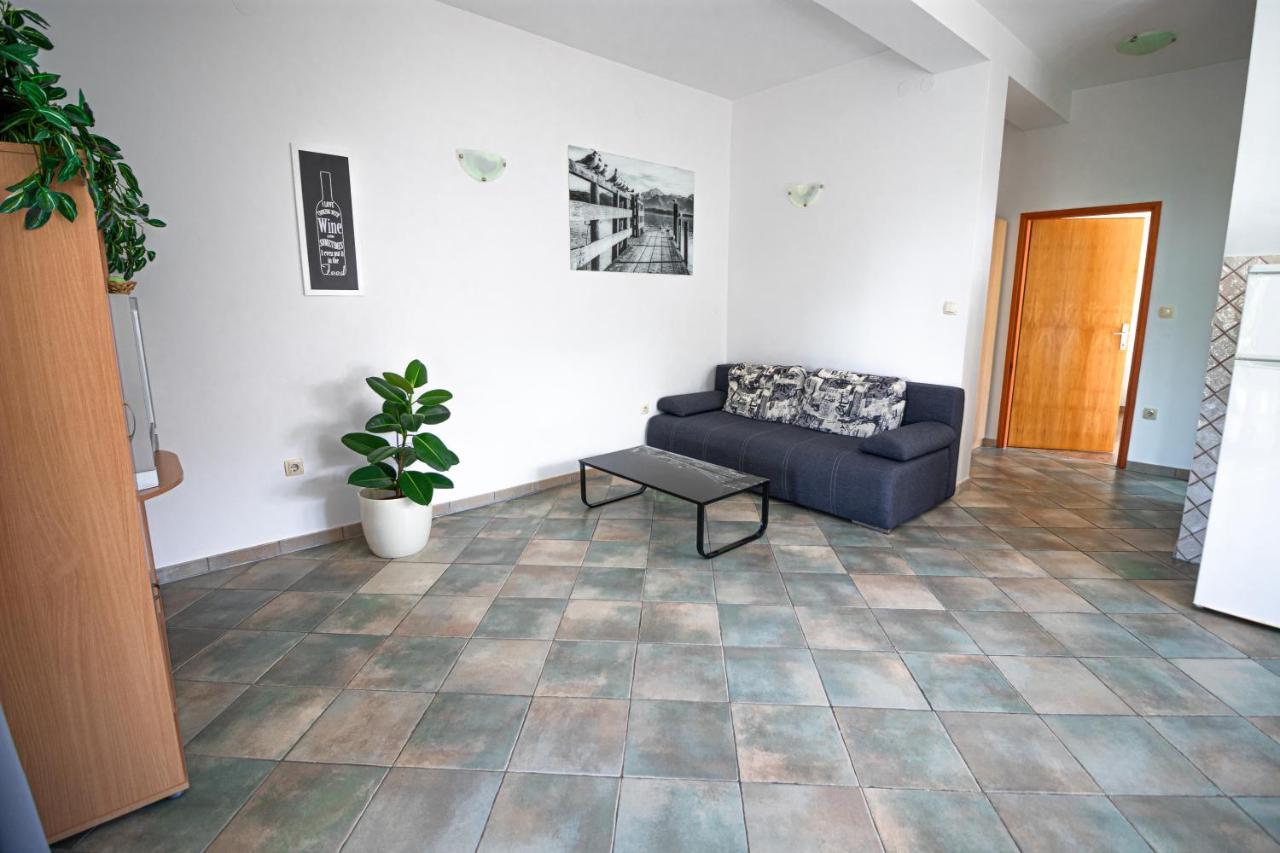 Apartments Sandra Kornić Екстериор снимка