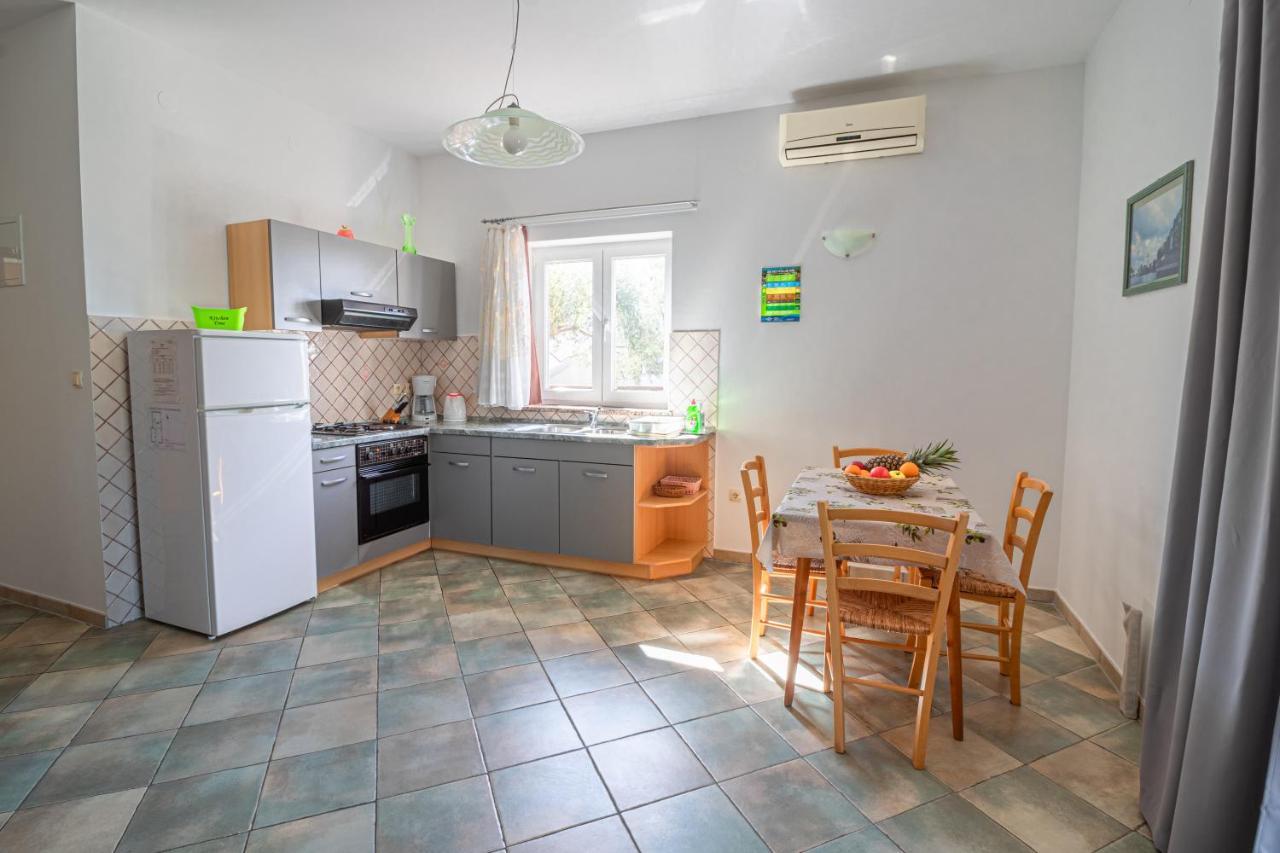 Apartments Sandra Kornić Екстериор снимка