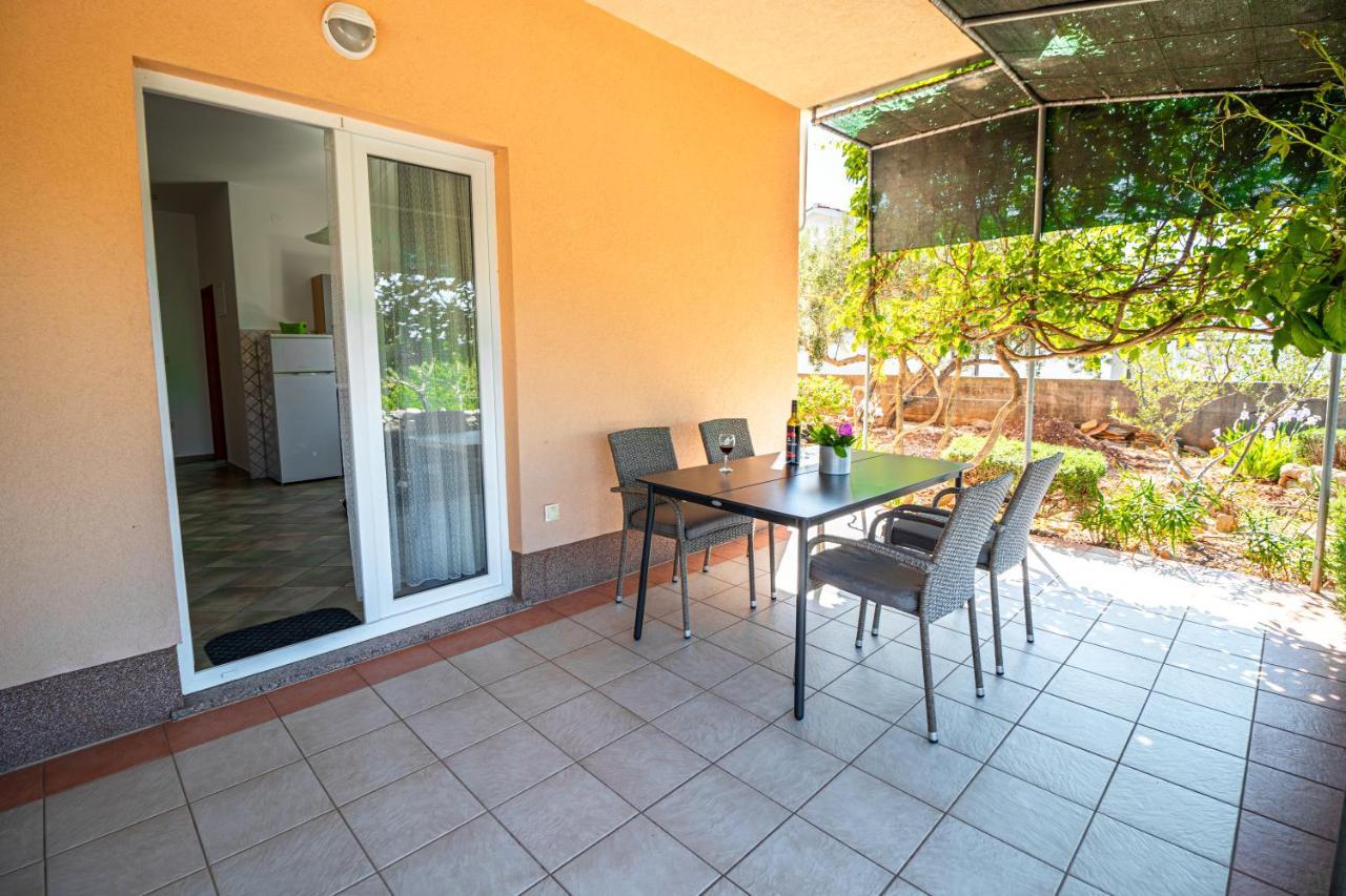 Apartments Sandra Kornić Екстериор снимка