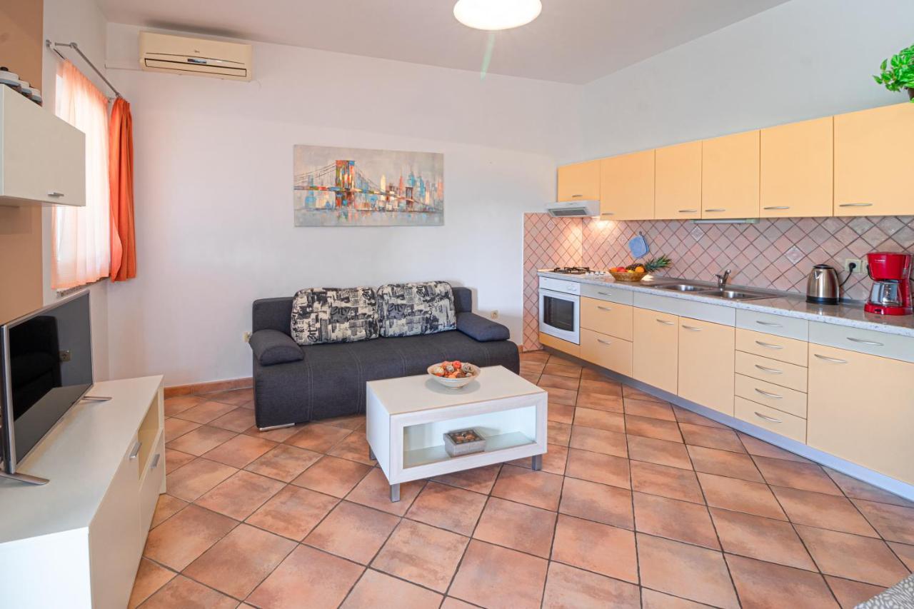 Apartments Sandra Kornić Екстериор снимка
