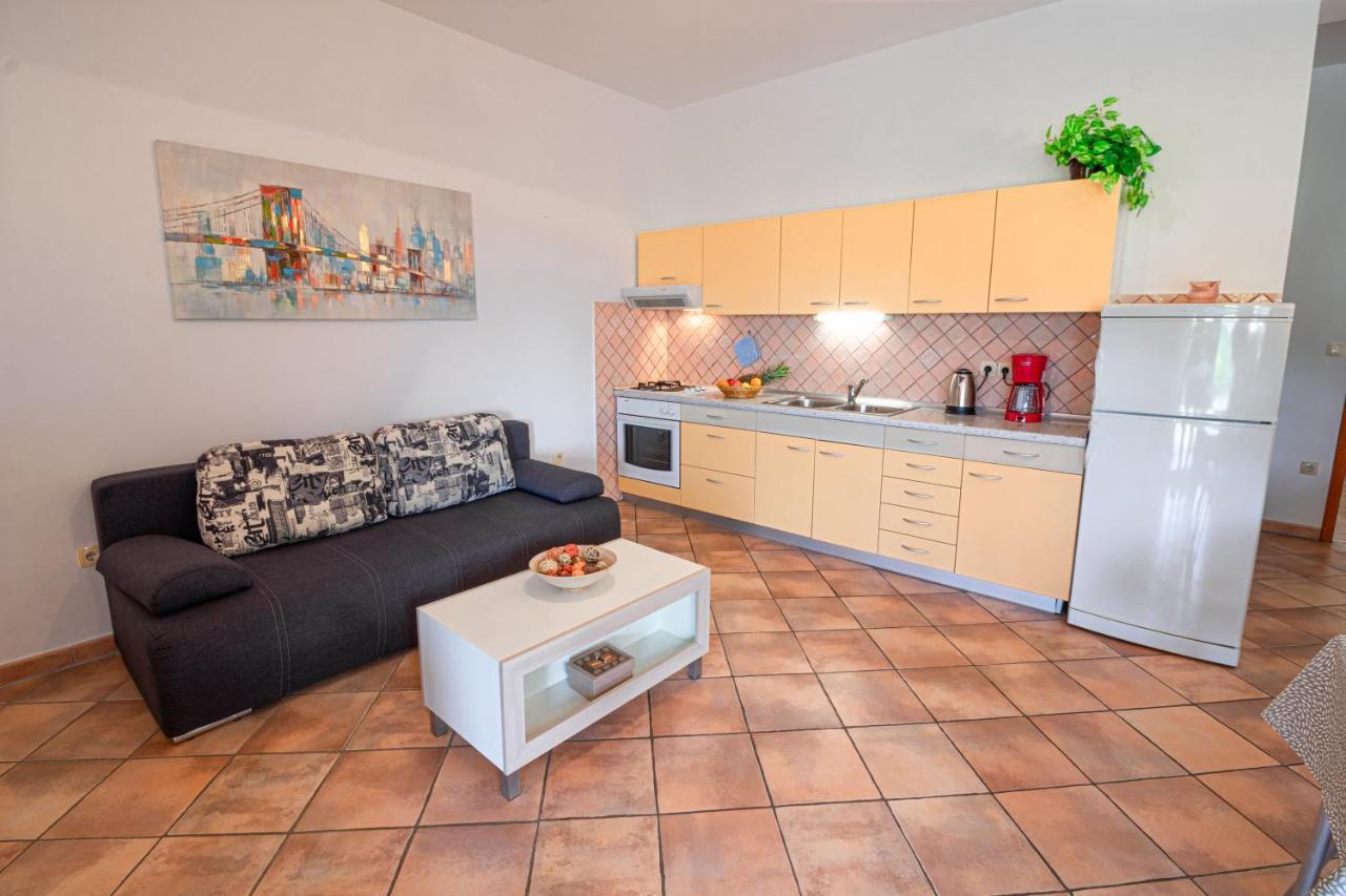 Apartments Sandra Kornić Екстериор снимка