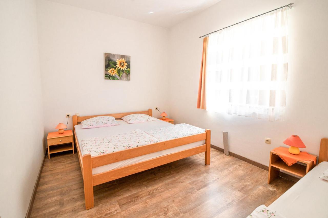 Apartments Sandra Kornić Екстериор снимка