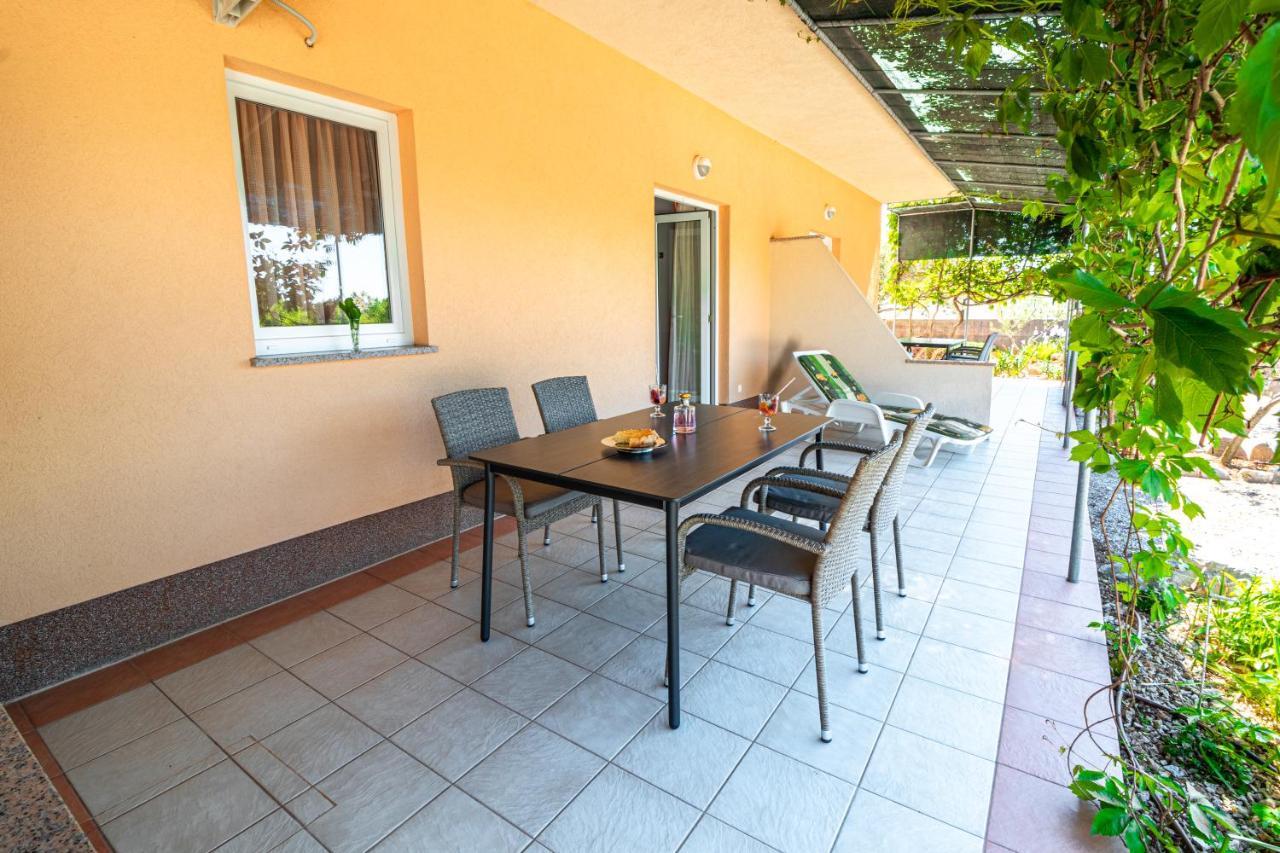 Apartments Sandra Kornić Екстериор снимка