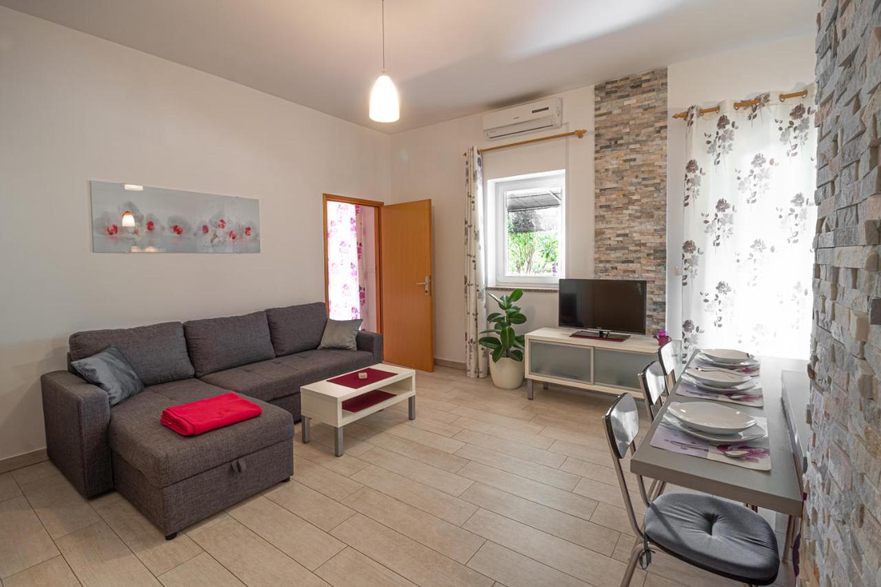 Apartments Sandra Kornić Екстериор снимка