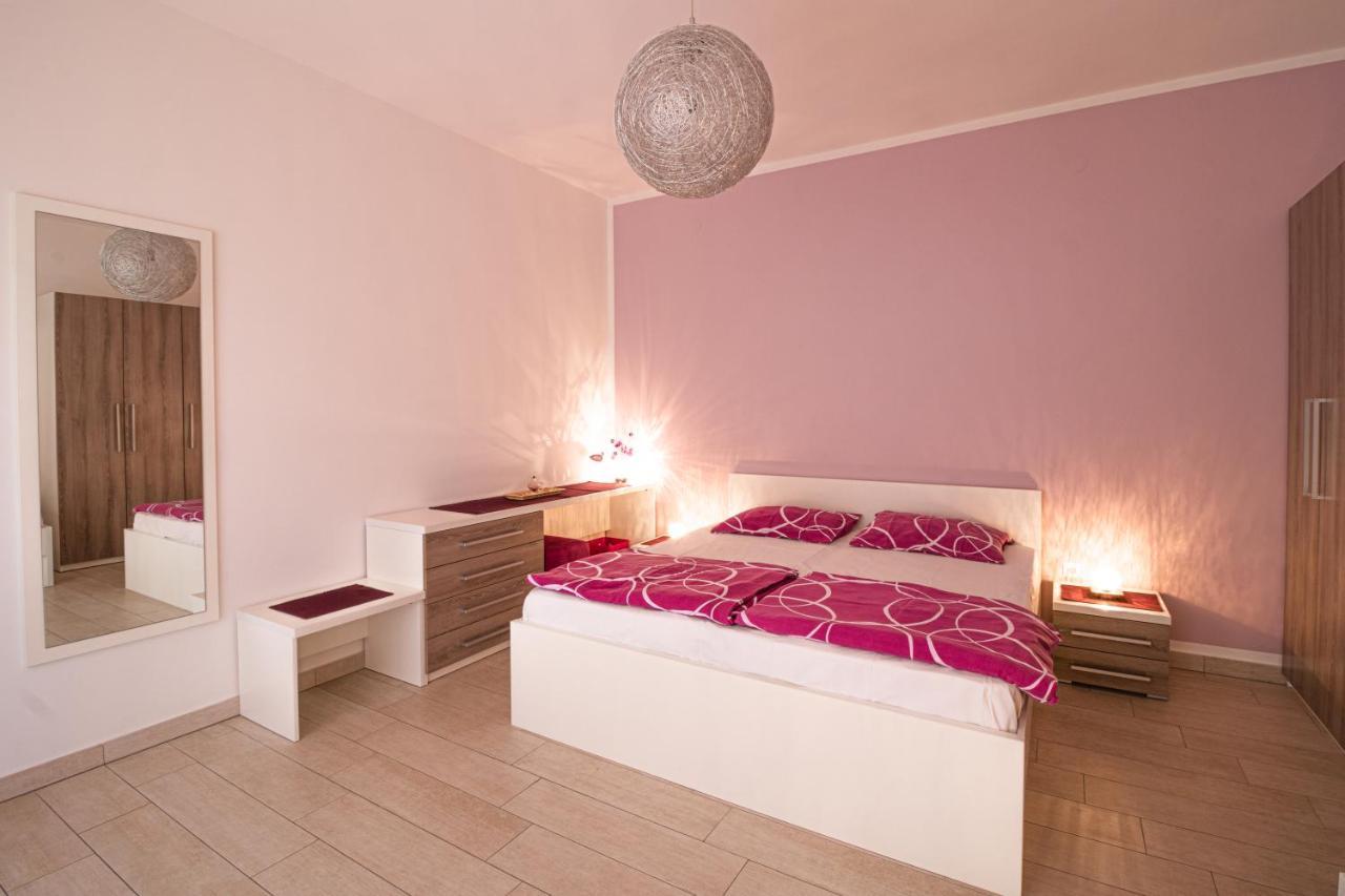 Apartments Sandra Kornić Екстериор снимка