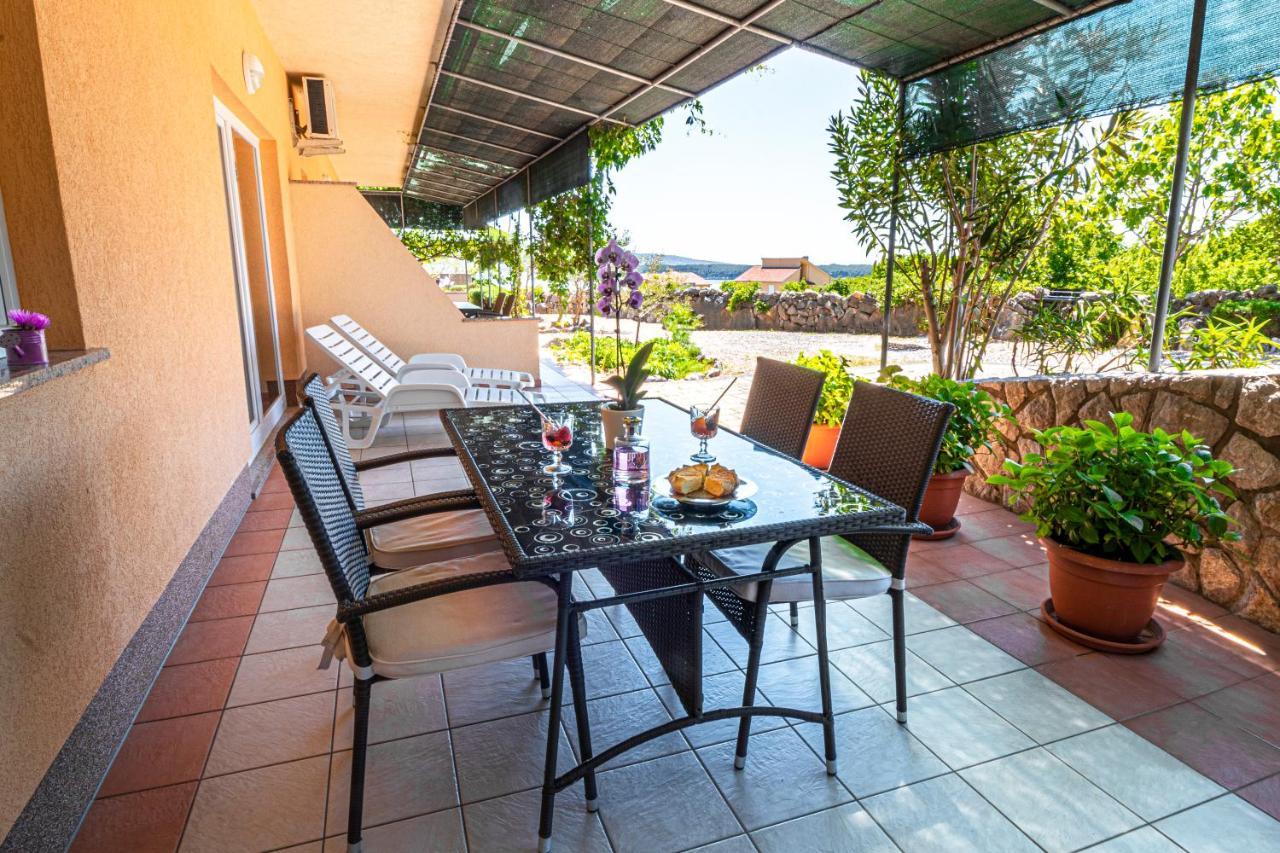 Apartments Sandra Kornić Екстериор снимка