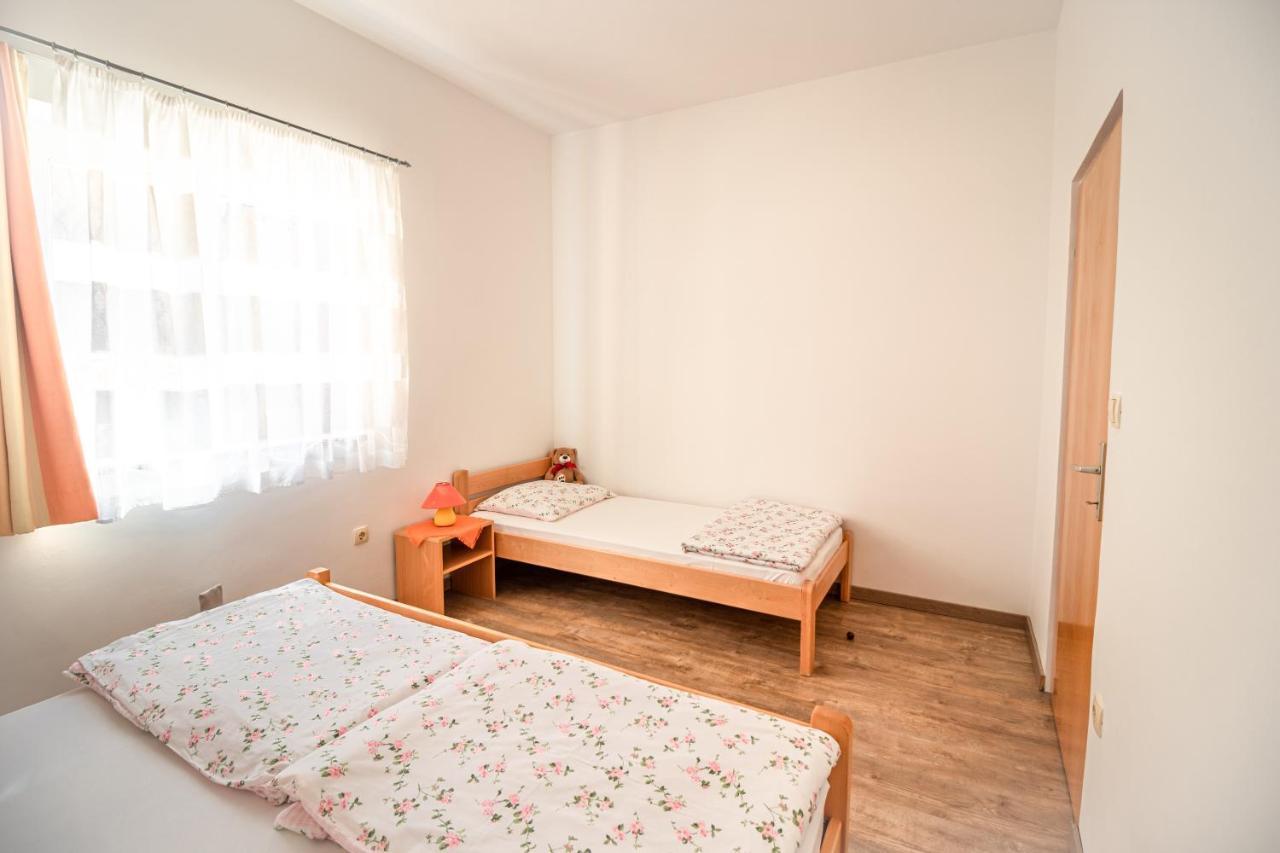 Apartments Sandra Kornić Екстериор снимка